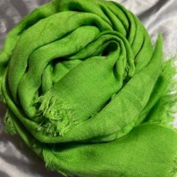 Almost New Michele Wang Bright Green Colored Wrap Scarf - Picture 4 of 7